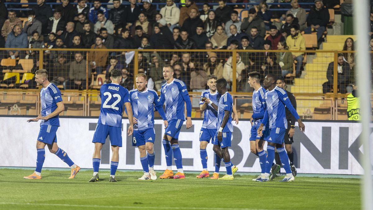 Fanoušci nás dostali před zápasem pod velký tlak, vtipkoval Janotka po triumfu v Arménii